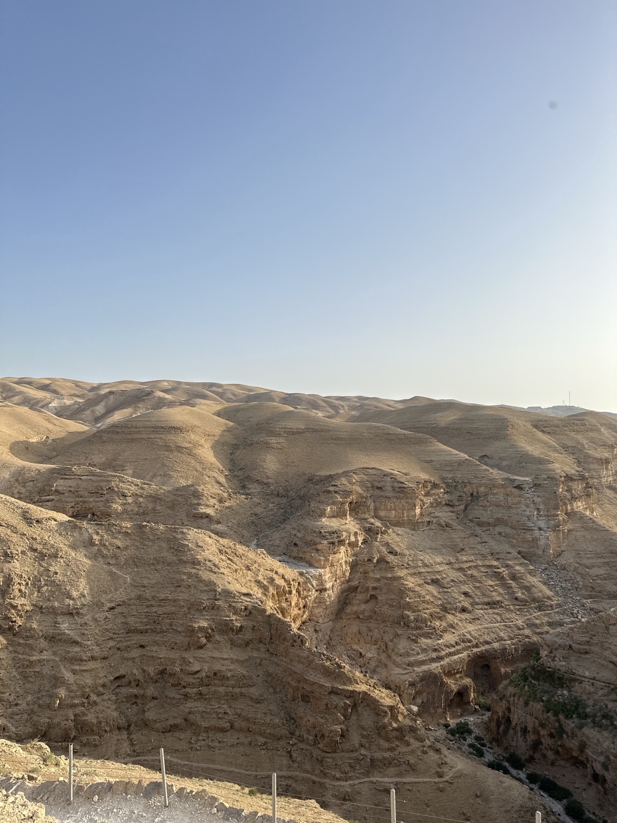 The desert hills of the West Bank, photographed by Lee Hnetinka