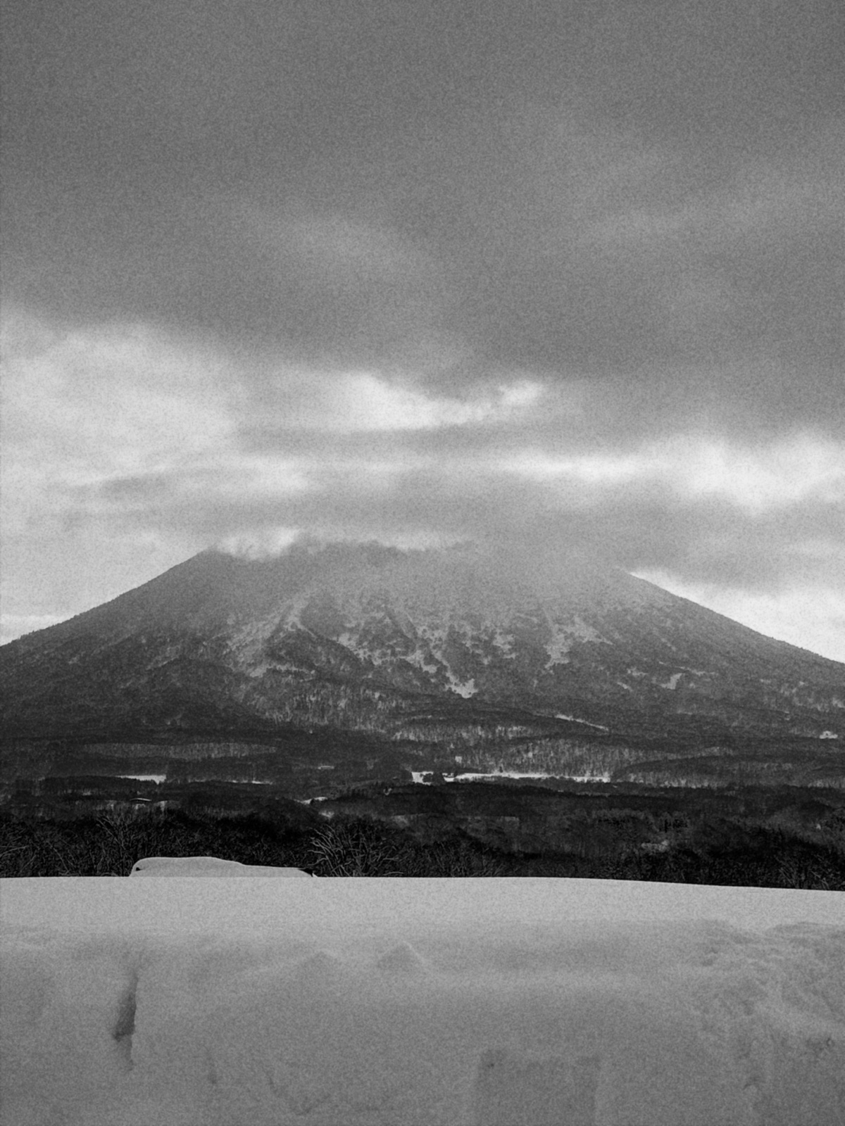The snow-covered slopes at Niseko, Japan, photographed by Lee Hnetinka
